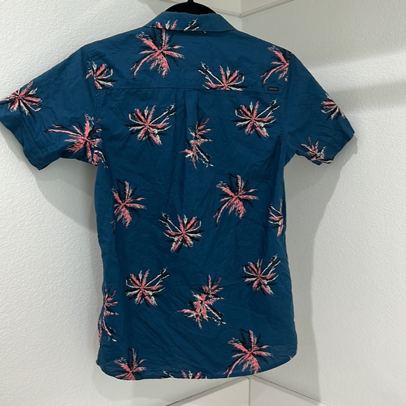 RIP CURL Boys surf shirt, Button-Down, Worn ONE Time, looks BRAND NEW!! - Picture 7 of 9